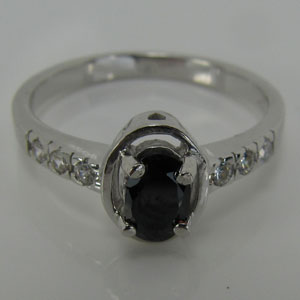 Stříbrný  prsten z rhodiovaného stříbra.P032