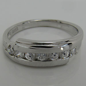 Stříbrný prsten z rhodiované stříbra se zirkony P012